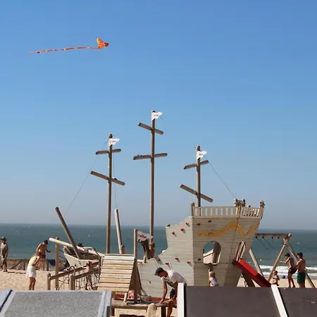 Compleet Met Frontaal Zeezicht Oostende